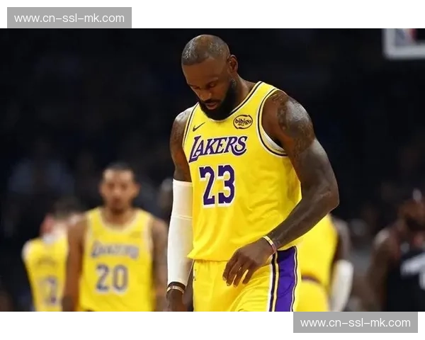 湖人过度依赖詹姆斯持球强攻 衔接段防守体系出现真空
